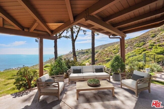4211 Avenida De La Encinal in Malibu, CA - Building Photo - Building Photo