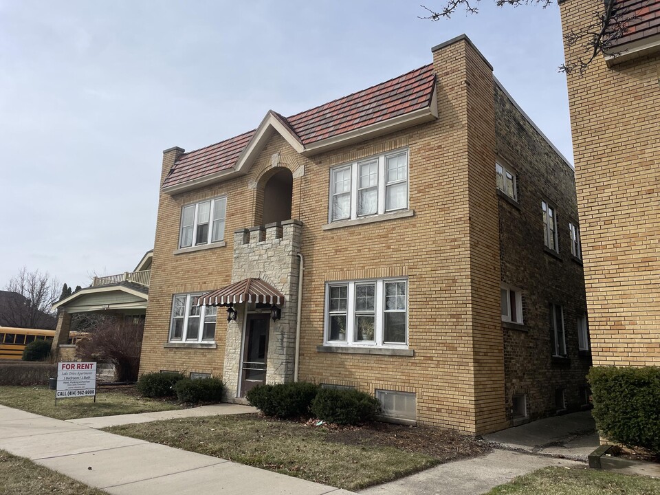 4625 S Lake Dr in Cudahy, WI - Foto de edificio
