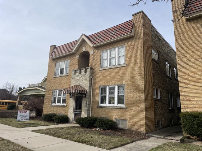 property at 4625 S Lake Dr