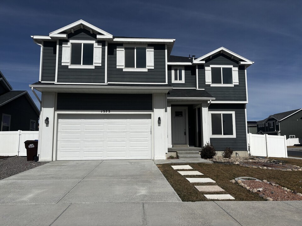 1373 E Bell Buoy Way in Eagle Mountain, UT - Building Photo