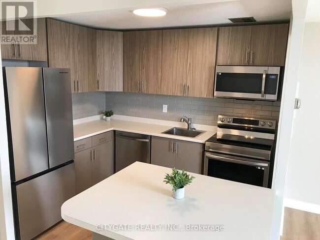 1100 Caven St in Mississauga, ON - Building Photo - Building Photo