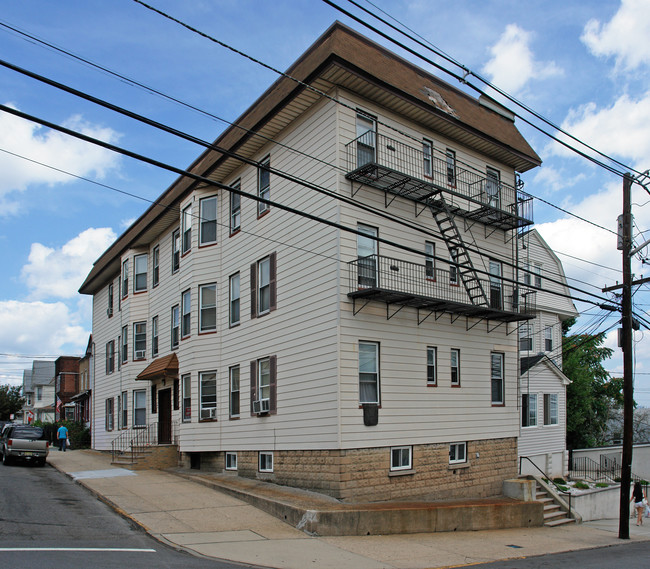 56-58 Forest St in Kearny, NJ - Building Photo - Building Photo