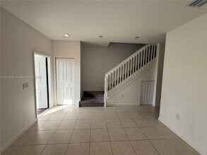 685 NE 208th Terrace in Miami, FL - Building Photo - Building Photo