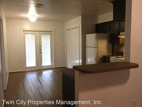 2430 Pecan Ridge Dr in Bryan, TX - Foto de edificio - Building Photo