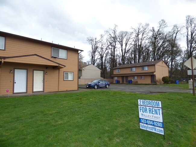 property at 4114 Lancaster Dr NE