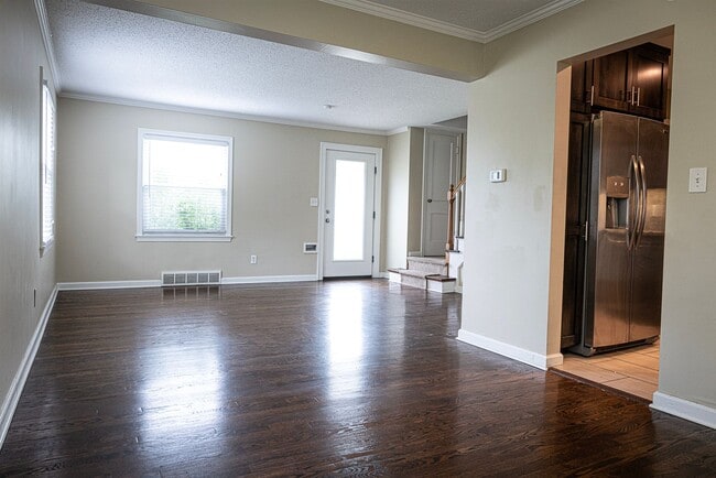 6512 Rockhill Rd in Kansas City, MO - Building Photo - Building Photo