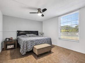 8401 Lagos De Campo Blvd in Tamarac, FL - Building Photo - Building Photo