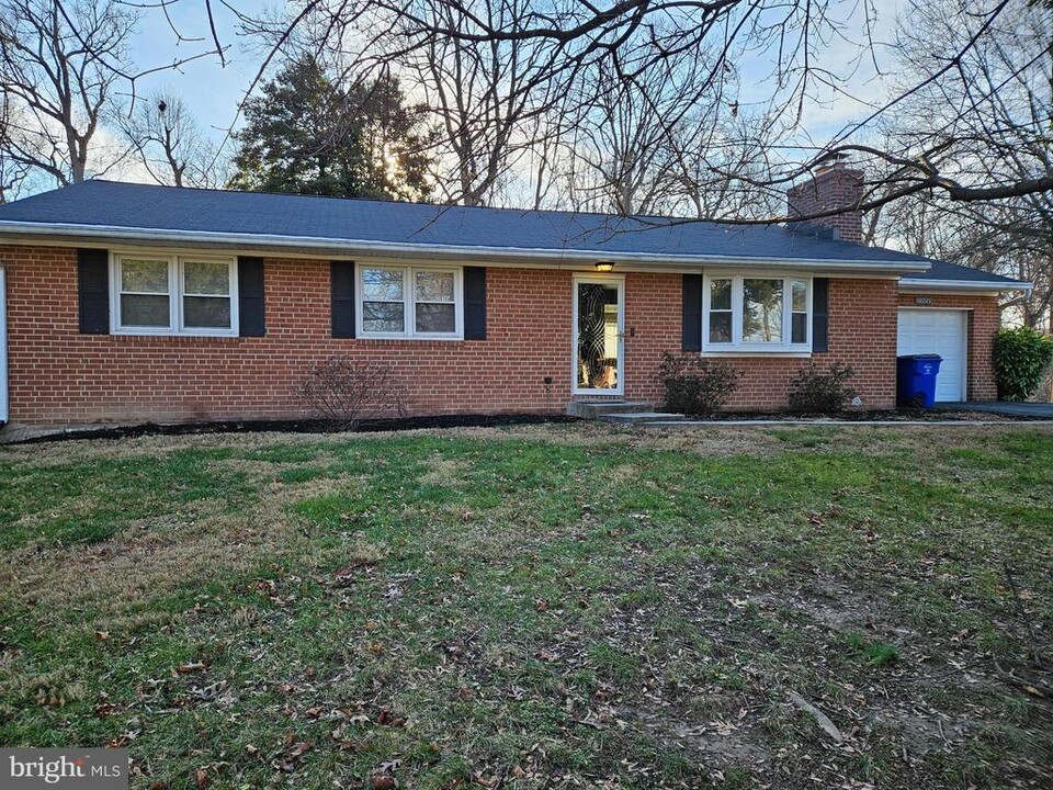 10249 Wesleigh Dr in Columbia, MD - Building Photo