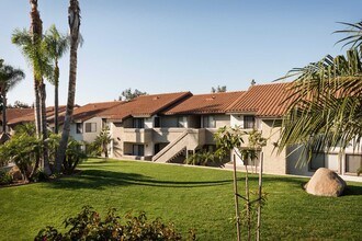 Elan Milano in Oceanside, CA - Foto de edificio - Building Photo