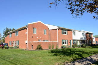 Village Green Townhomes in Fairfield, OH - Building Photo - Building Photo