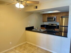 1241 N 48th St in Phoenix, AZ - Foto de edificio - Building Photo