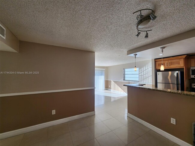 1221 SW 122nd Ave in Miami, FL - Building Photo - Building Photo