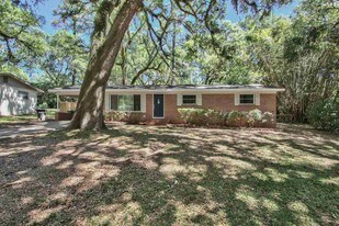 2107 High Rd in Tallahassee, FL - Building Photo