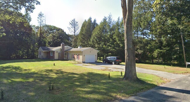 5 Baxter Rd in Storrs Mansfield, CT - Building Photo - Building Photo