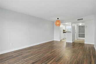 170 Turtle Lake Ct in Naples, FL - Building Photo - Building Photo