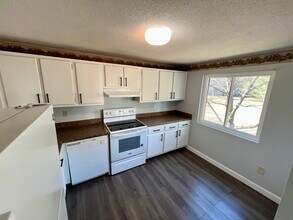 7 Padanaram Rd in Danbury, CT - Building Photo - Building Photo