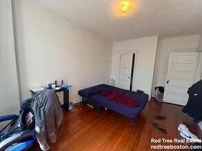 1905 Beacon St, Unit 2 in Brookline, MA - Building Photo - Building Photo
