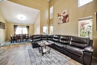 1103 Vista Pointe Cir in San Ramon, CA - Building Photo - Building Photo