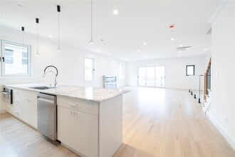 622 W Penn St in Long Beach, NY - Building Photo - Building Photo