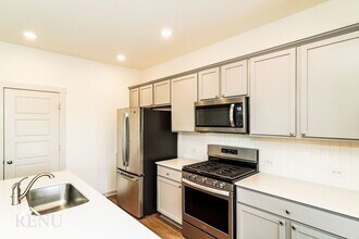 13709 Mcarthur Dr in Manor, TX - Foto de edificio - Building Photo