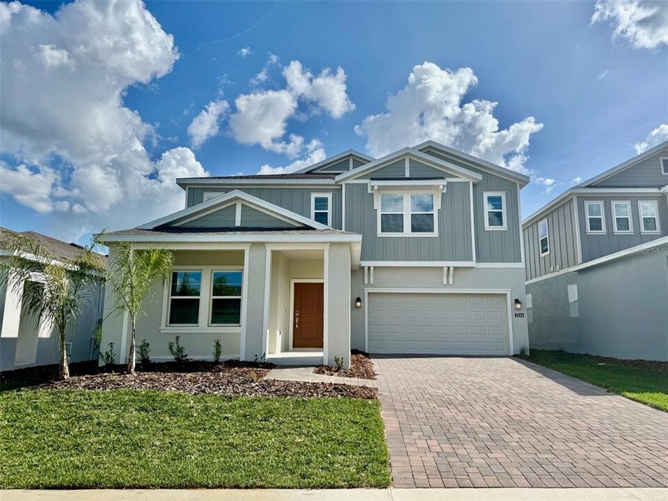 3246 Armstrong Ave in Clermont, FL - Foto de edificio