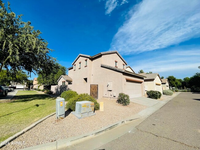 1966 E Ivanhoe St, Unit B-11 in Gilbert, AZ - Building Photo - Building Photo