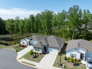 Beacon Lake Lanier in Flowery Branch, GA - Foto de edificio - Building Photo