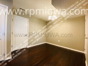 9065 Greenspire Dr in West Des Moines, IA - Building Photo - Building Photo