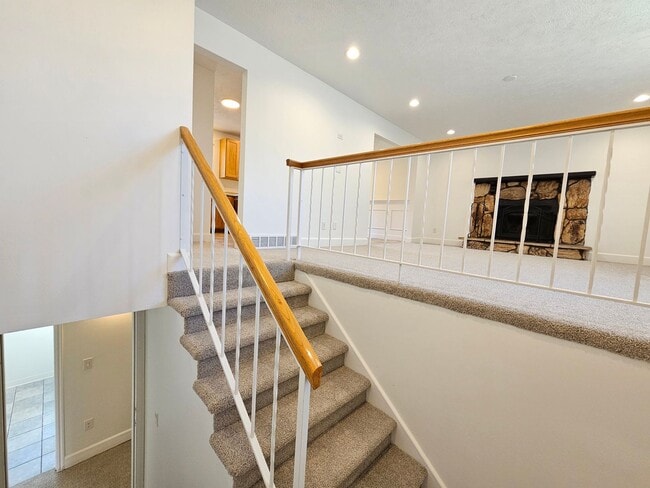 4967 Pawnee Dr in West Jordan, UT - Building Photo - Building Photo