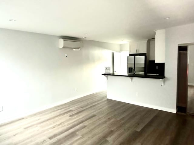 19421 Ventura Blvd, Unit 4 in Tarzana, CA - Building Photo - Building Photo