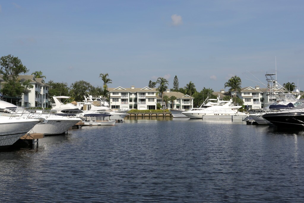 The Falls At Marina Bay Apartments in Fort Lauderdale, FL