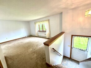 2 Edith St in Windsor Locks, CT - Building Photo - Building Photo