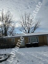 1215 Rosedale St in Maumee, OH - Building Photo