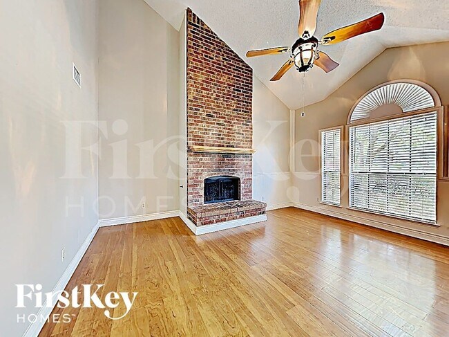 4338 Walsh Ln, Unit C307 in Grand Prairie, TX - Building Photo - Building Photo