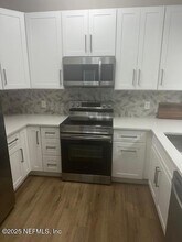 8290 Gate Pkwy W, Unit 801 in Jacksonville, FL - Foto de edificio - Building Photo