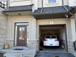 5 Sonoma Valley Cres in Hamilton, ON - Building Photo - Building Photo