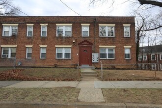 2851 Denver St SE in Washington, DC - Building Photo - Building Photo