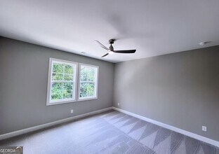 2426 Lakeshore Ln in Atlanta, GA - Building Photo - Building Photo