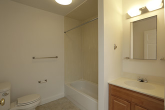 Nashua Investors in Nashua, NH - Building Photo - Interior Photo