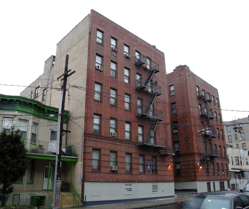 1360 Plimpton Ave in Bronx, NY - Building Photo