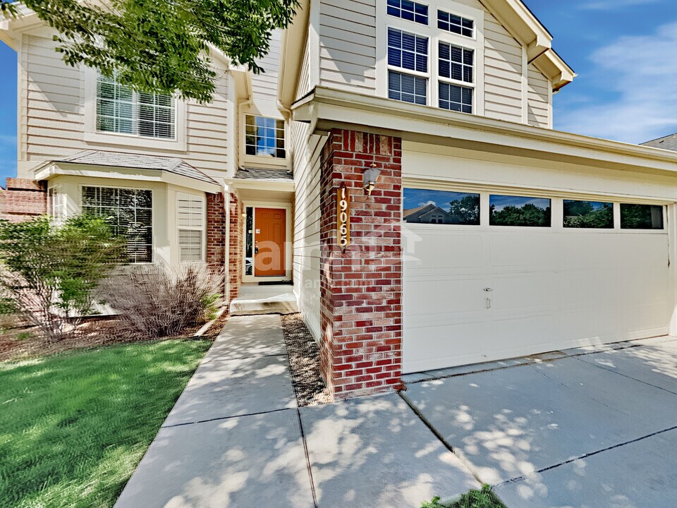 19065 E Chenango Cir in Aurora, CO - Building Photo