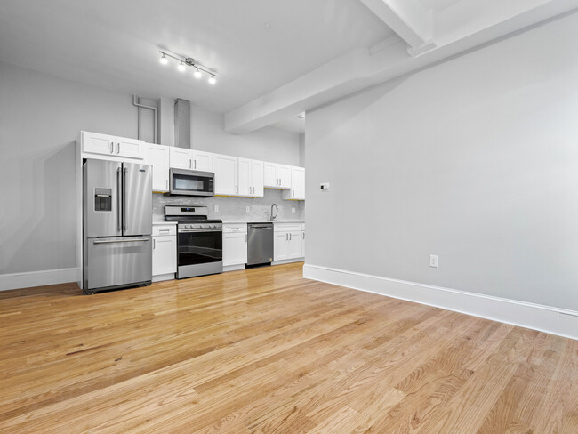 177 Rindge Ave, Unit 1LB in Cambridge, MA - Foto de edificio - Building Photo