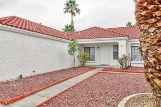 3217 Ventana Hills Dr in Las Vegas, NV - Building Photo - Building Photo