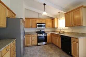 5707 W 75th Terrace in Prairie Village, KS - Building Photo - Building Photo