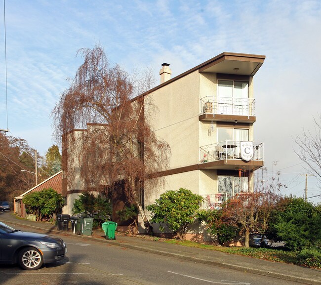 2117 Dexter Ave N in Seattle, WA - Foto de edificio - Building Photo