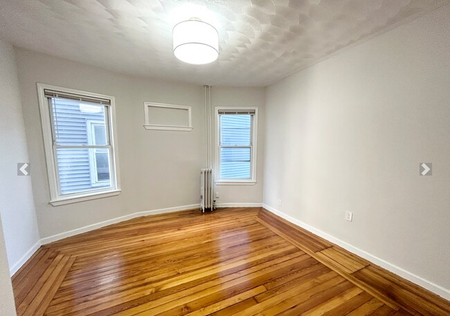 151 E Cottage St, Unit #2 in Boston, MA - Foto de edificio - Building Photo