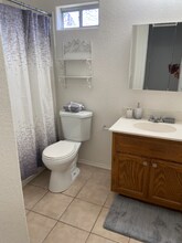 2404 Thomas St in Taylor, TX - Building Photo - Building Photo