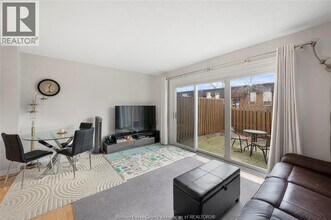 6384 Thornberry Crescent in Windsor, ON - Building Photo - Building Photo