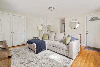229 Hurley St, Unit 1 in Cambridge, MA - Building Photo - Building Photo