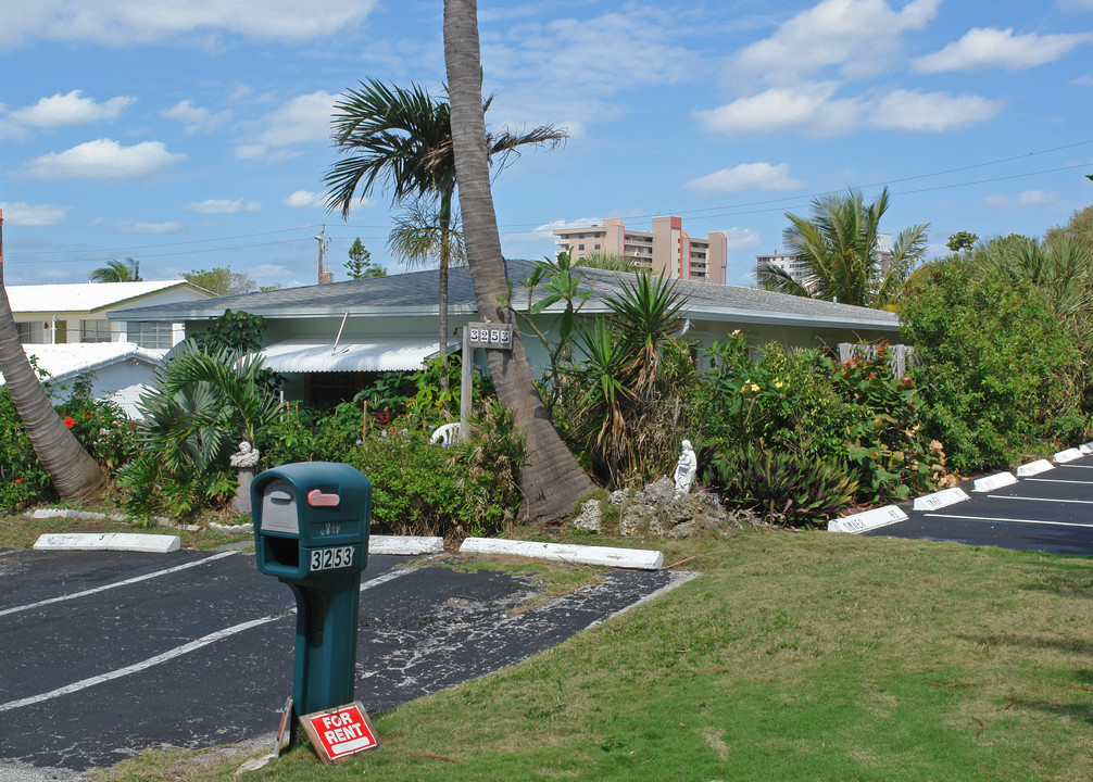 3253 NE 11th St in Pompano Beach, FL - Building Photo